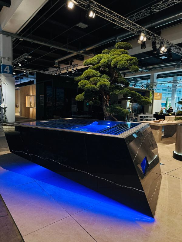 Valhalla Whirlpool aus Edelstahl in schwarz